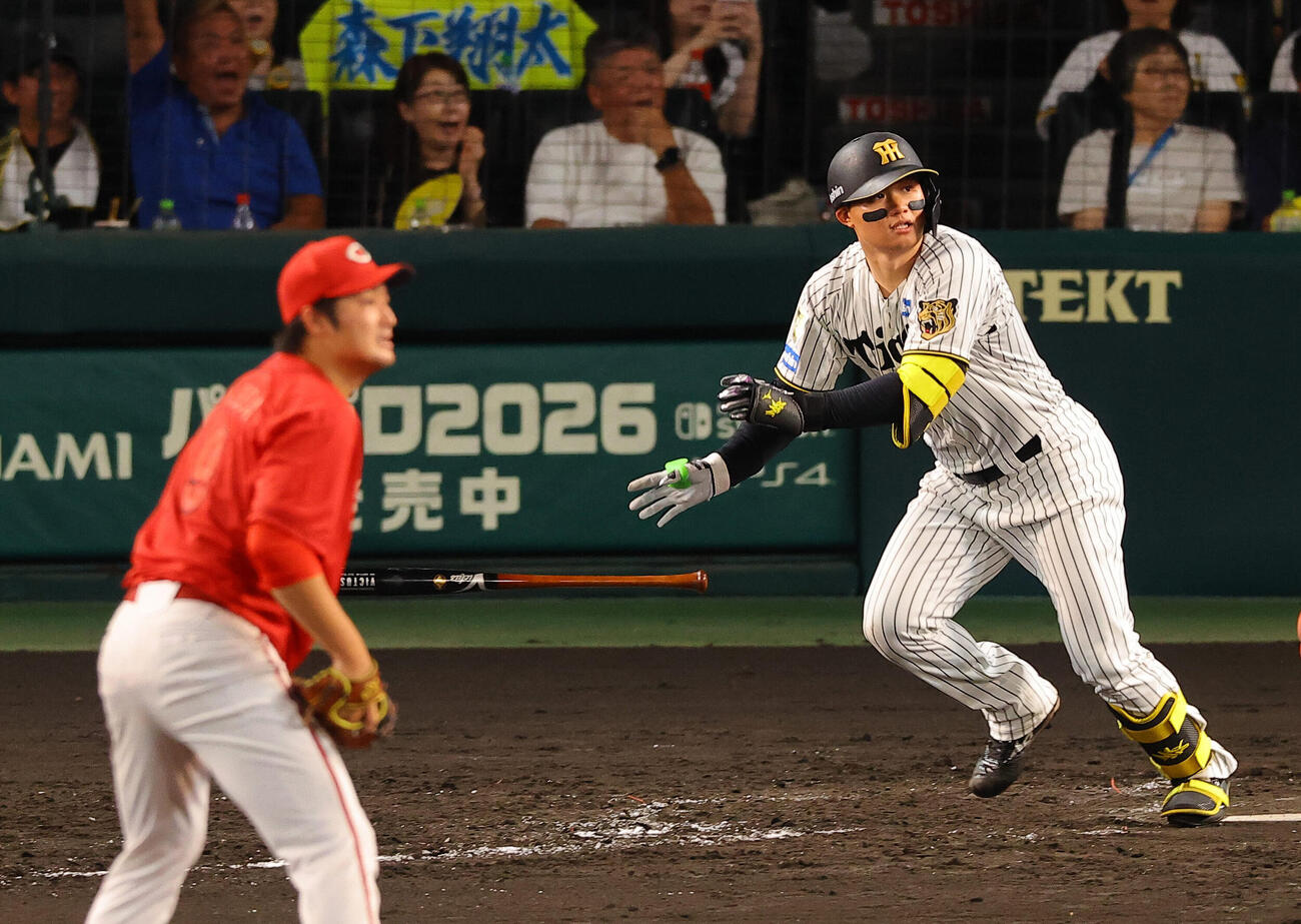 阪神対広島　4回裏阪神1死一塁、森下翔太は2点本塁打を放つ（撮影・上田博志）