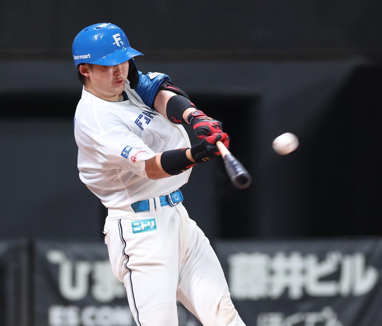 日本ハム対西武　5回裏日本ハム無死、本塁打を放つ進藤勇也（撮影・黒川智章）