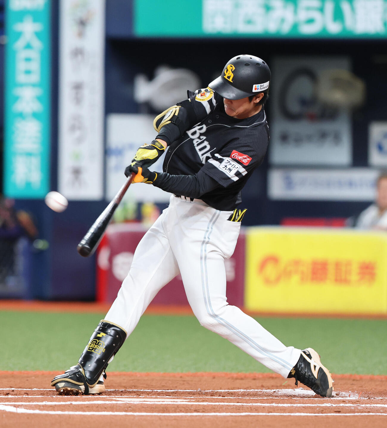 ソフトバンク対オリックス　6回表ソフトバンク無死一、二塁、柳町達は中越えに同点適時打を放つ（撮影・梅根麻紀）
