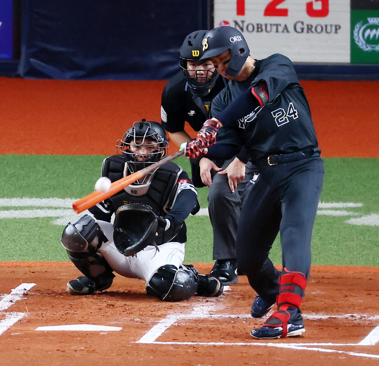 オリックス対ソフトバンク　2回裏オリックス無死、紅林弘太郎は左越えソロ本塁打を放つ(撮影・加藤哉）