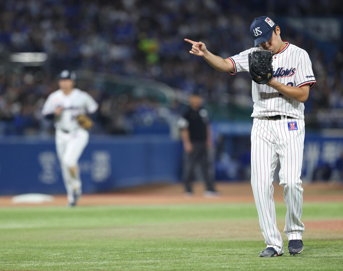 ヤクルト対DeNA 7回表DeNA2死、牧秀悟を遊ゴロに抑える奥川恭伸（撮影・河田真司）