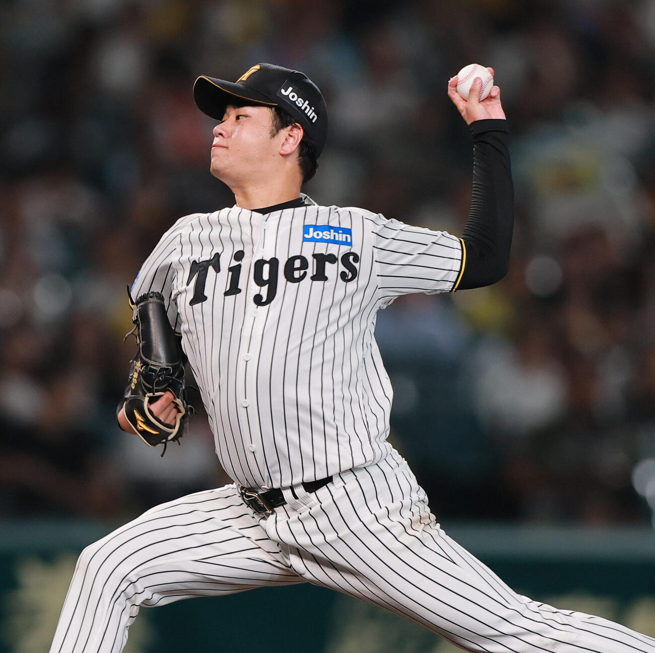 阪神対広島　6回表、力投する阪神高橋遥人（撮影・上山淳一）