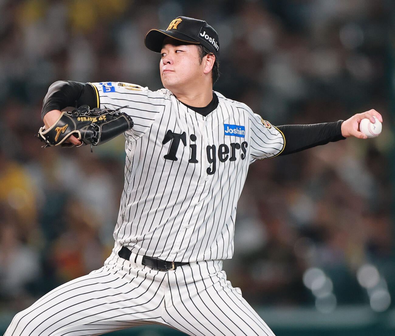阪神対広島　45回表、力投する広島高橋遥人（撮影・上山淳一）