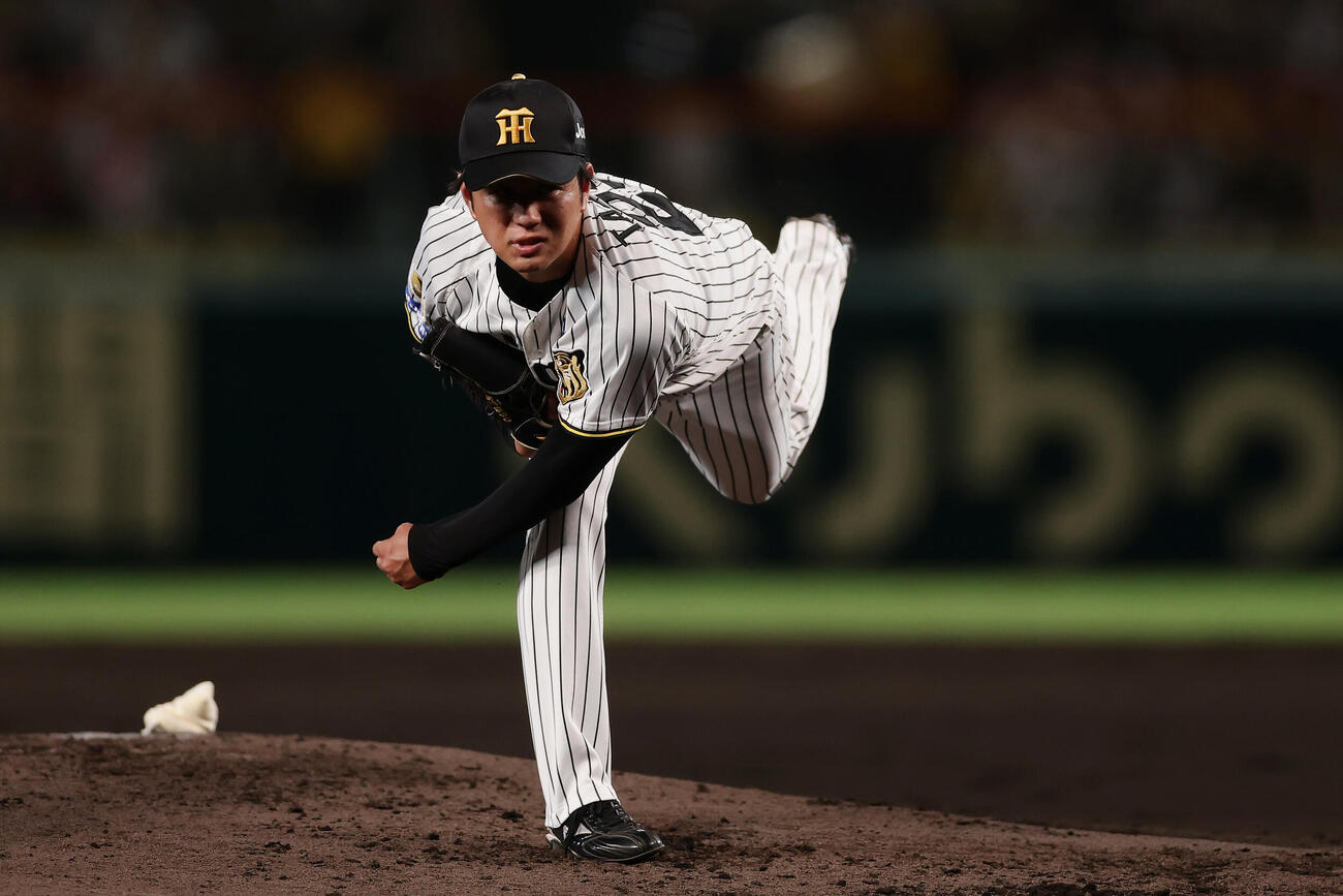 阪神対広島　力投する阪神先発の高橋遥人（撮影・前田充）