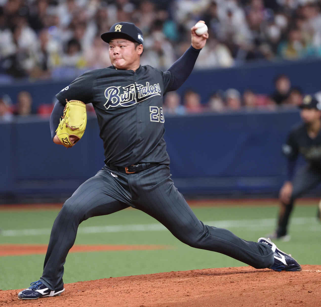 オリックス対ソフトバンク　6回途中から急きょ登板したオリックス2番手の富山凌雅（撮影・西尾就之）