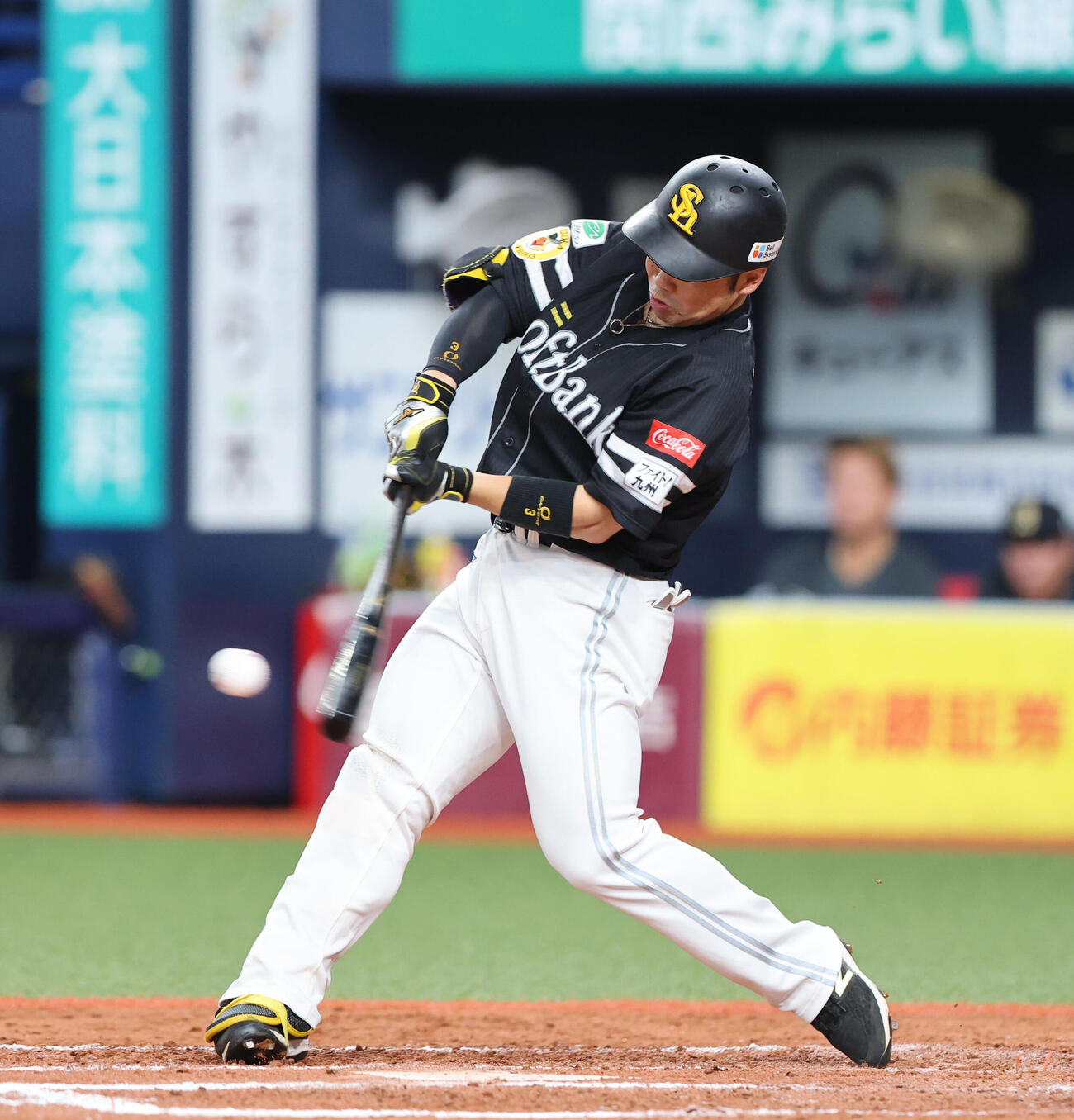ソフトバンク対オリックス　9回表ソフトバンク無死、近藤健介は右前打を放つ（撮影・梅根麻紀）