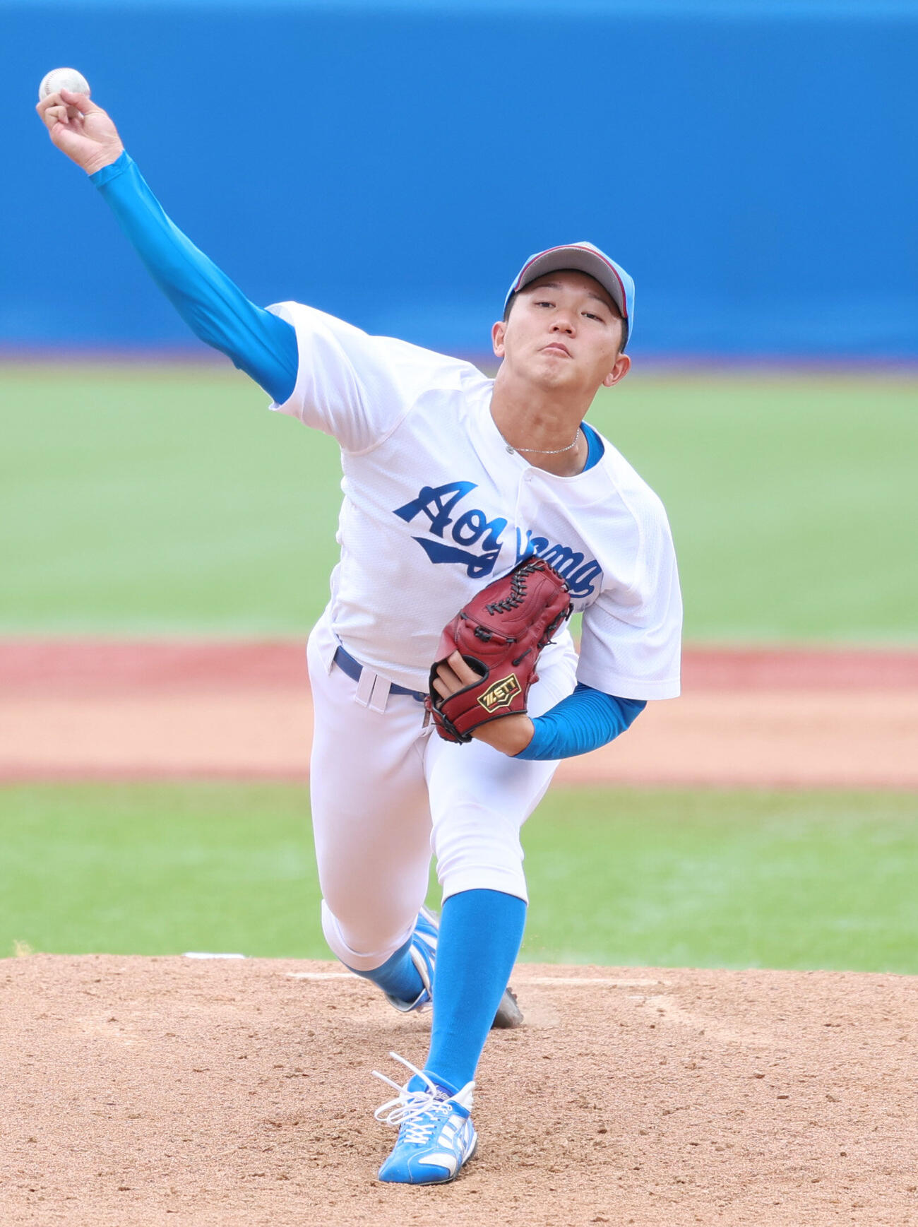 東洋大対青学大　先発し力投する青学大・鈴木泰成（撮影・増田悦実）