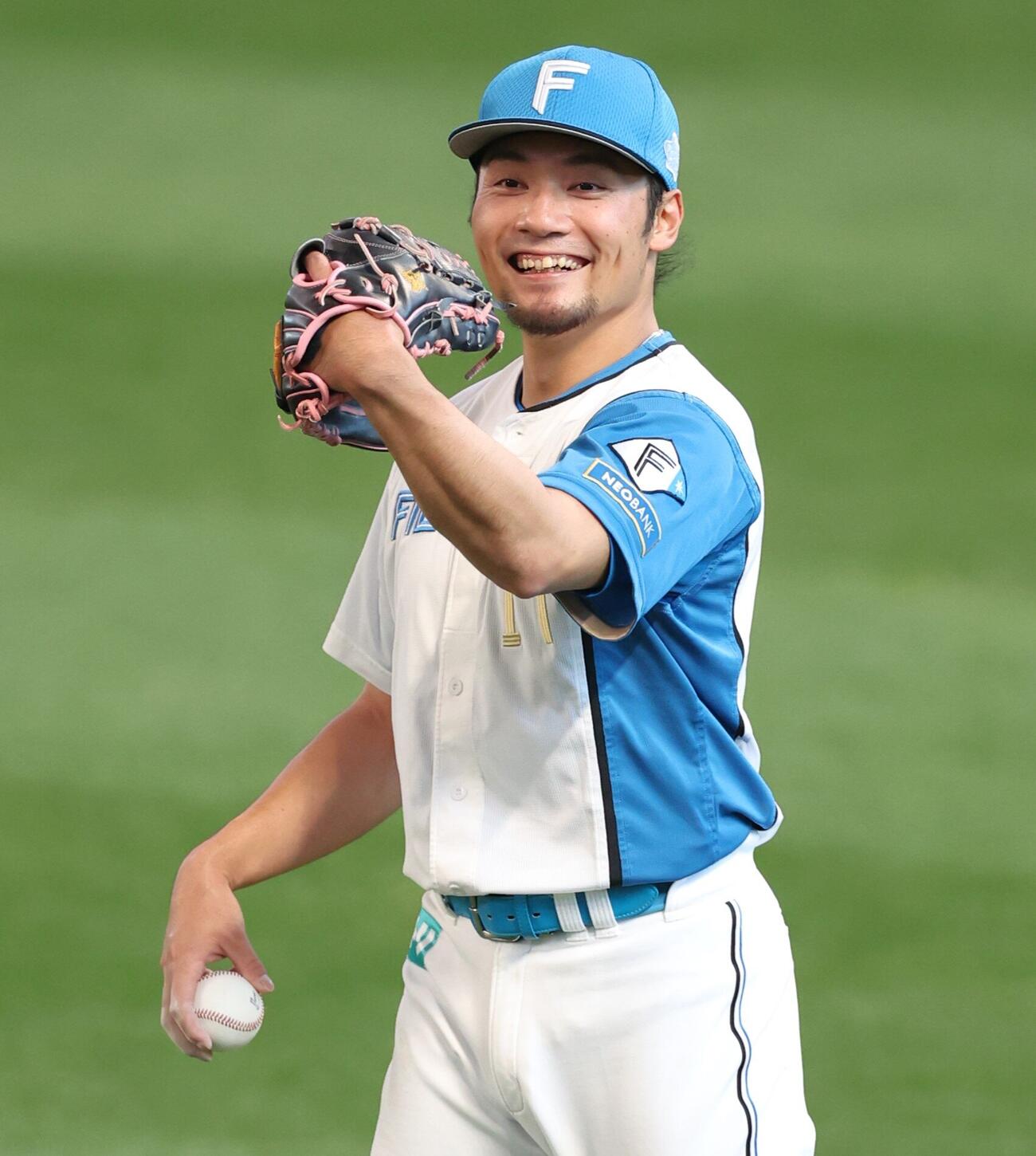 笑顔でキャッチボールする伊藤大海（2026年9月17日撮影）