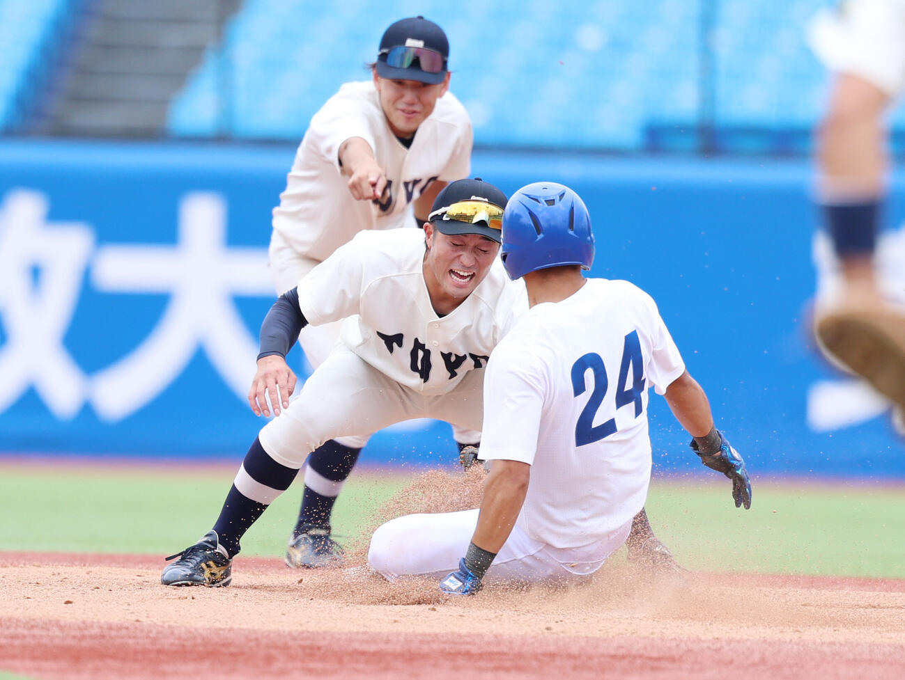 東洋大対青学大　6回表1死一塁、二盗を成功させる大神浩郎（撮影・増田悦実）