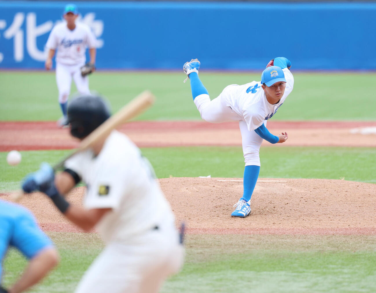 東洋大対青学大　先発し力投する青学大・鈴木泰成（撮影・増田悦実）