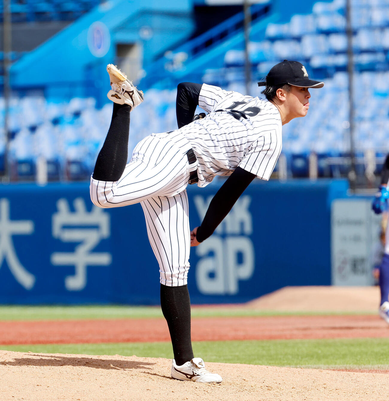 亜大対立正大　力投する亜大・川尻啓人（撮影・山本朝陽）