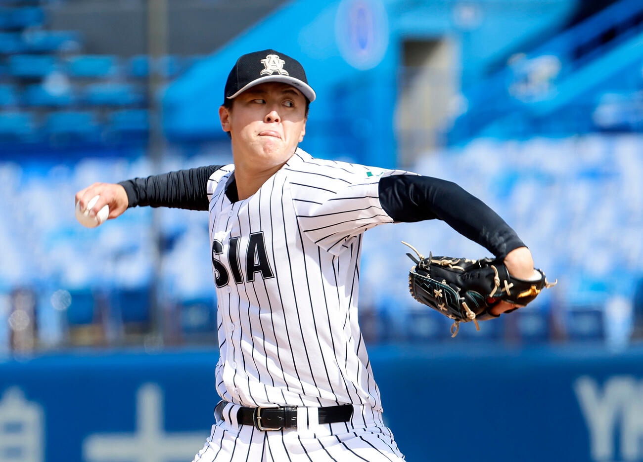 亜大対立正大　力投する亜大・川尻啓人（撮影・山本朝陽）