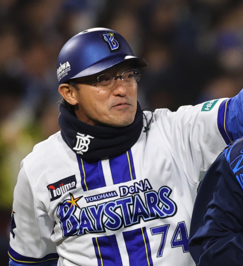 DeNA河田雄祐1軍外野守備走塁戦術・育成兼ベースコーチ（26年4月撮影）