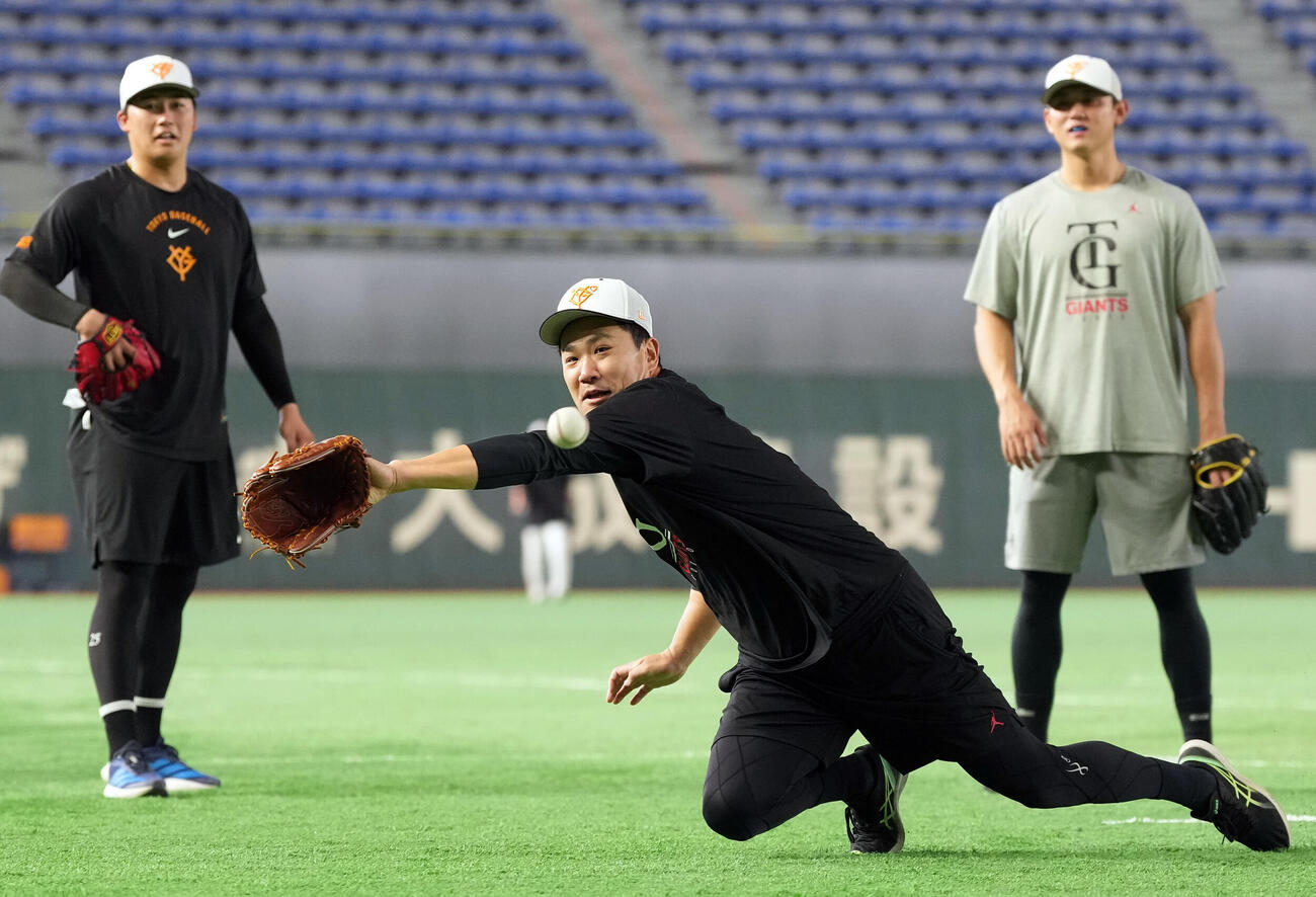 巨人対中日　ノックを受ける巨人田中将大（撮影・たえ見朱実）