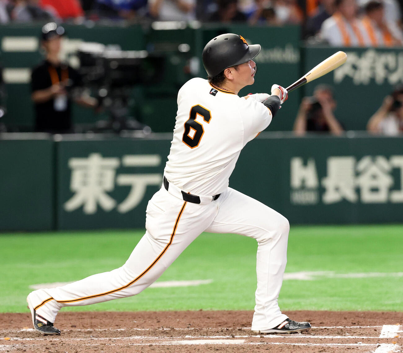 巨人対中日　8回裏巨人無死、坂本勇人は二塁打を放つ（撮影・浅見桂子）