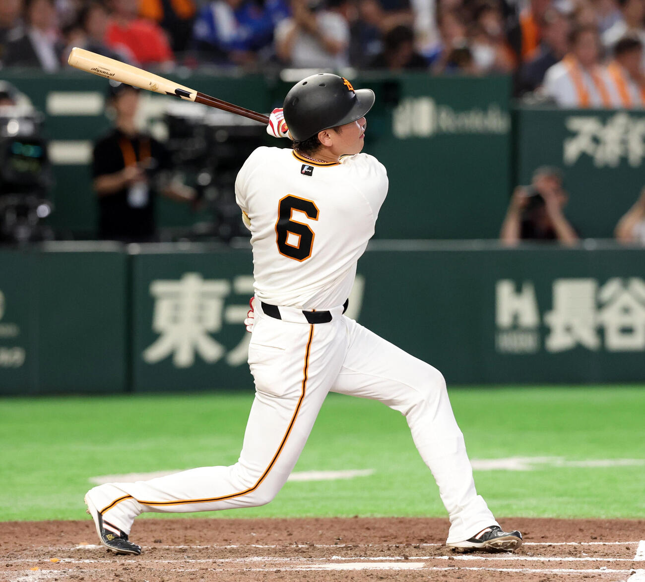 巨人対中日　8回裏巨人無死、坂本勇人は二塁打を放つ（撮影・浅見桂子）