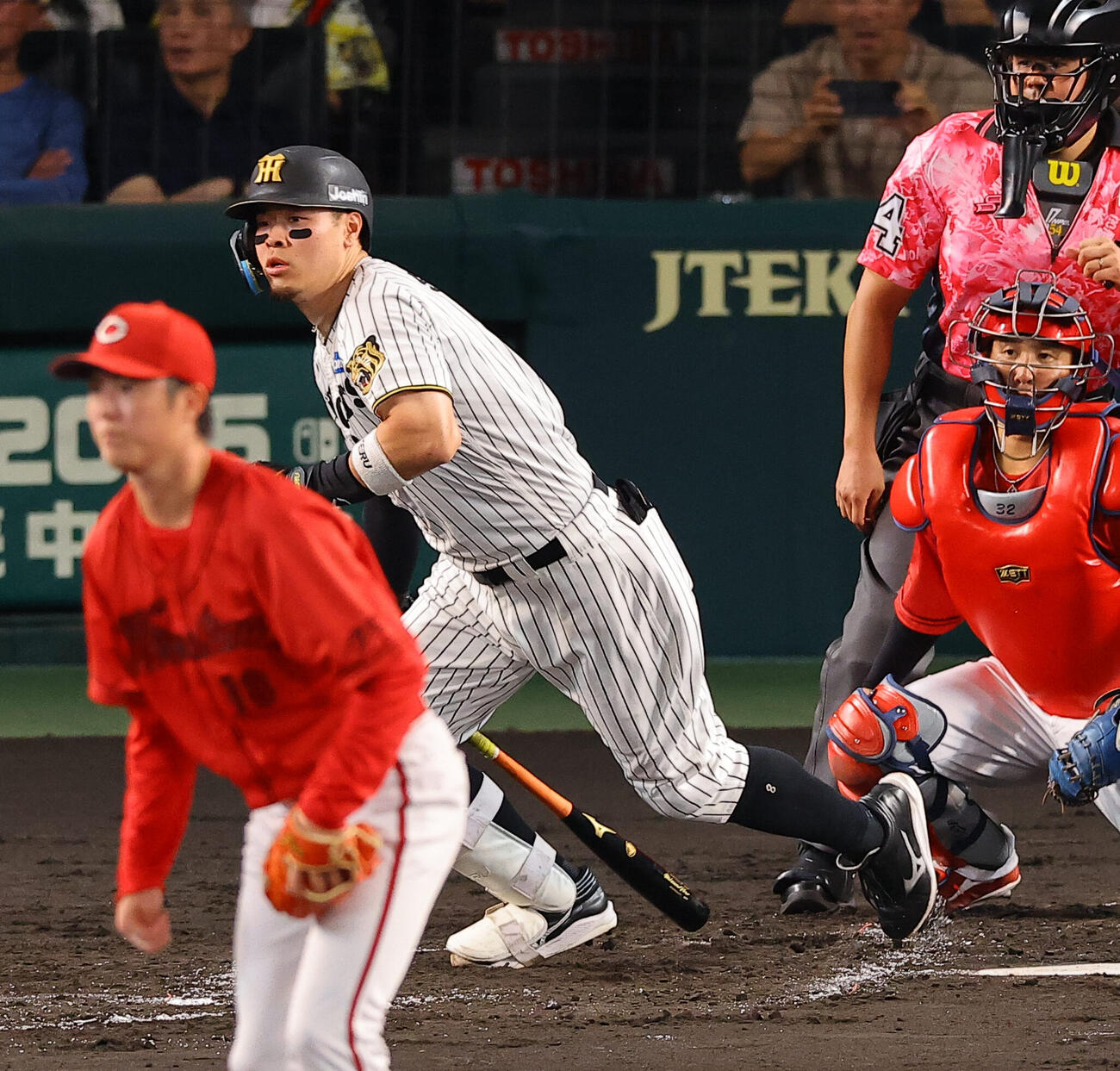 阪神対広島　4回裏阪神無死一、二塁、佐藤輝明は先制適時打を放つ（撮影・上田博志）