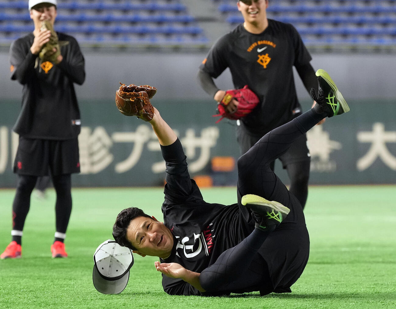 巨人対中日　ノックでナイスキャッチの巨人田中将大（撮影・たえ見朱実）