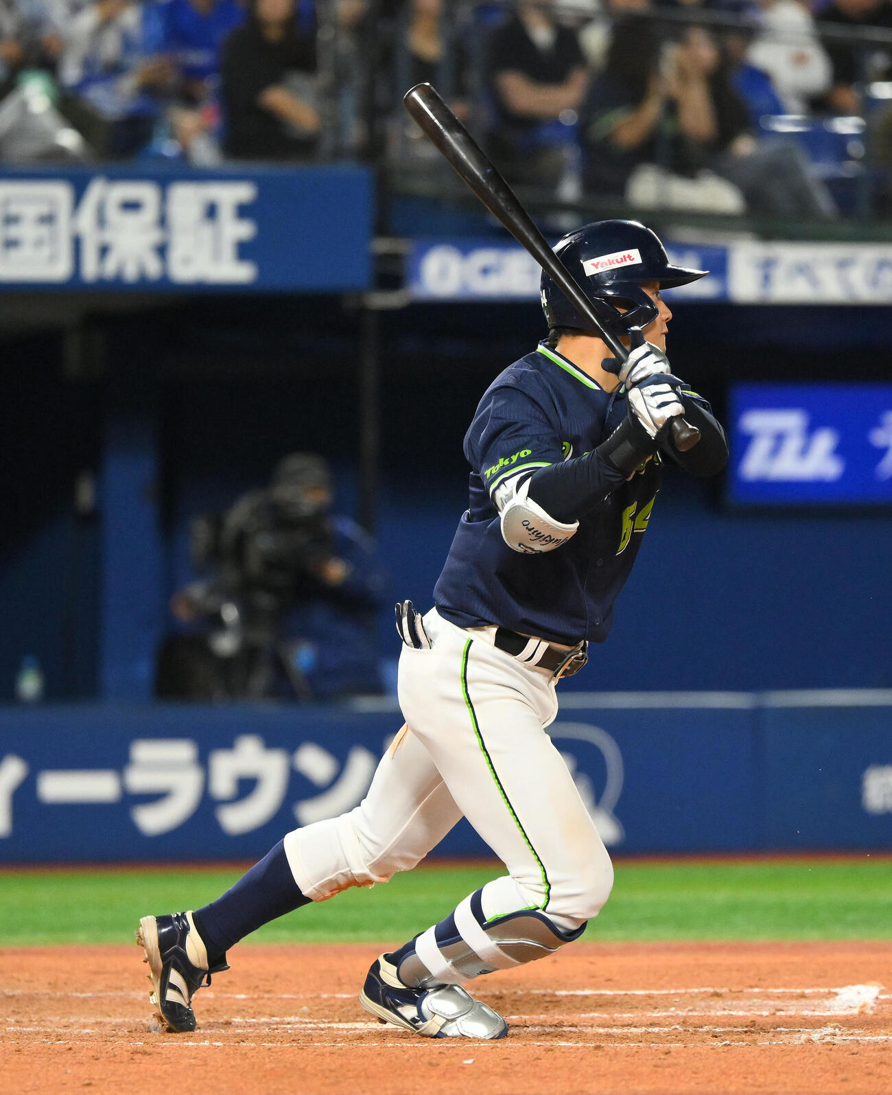 DeNA対ヤクルト　8回表ヤクルト1死、岩田幸宏は二塁内野安打を放つ（撮影・滝沢徹郎）