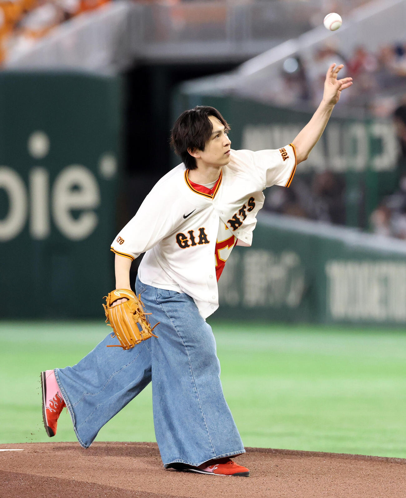 ファーストピッチを務めたM！LKの吉田仁人（撮影・浅見桂子）
