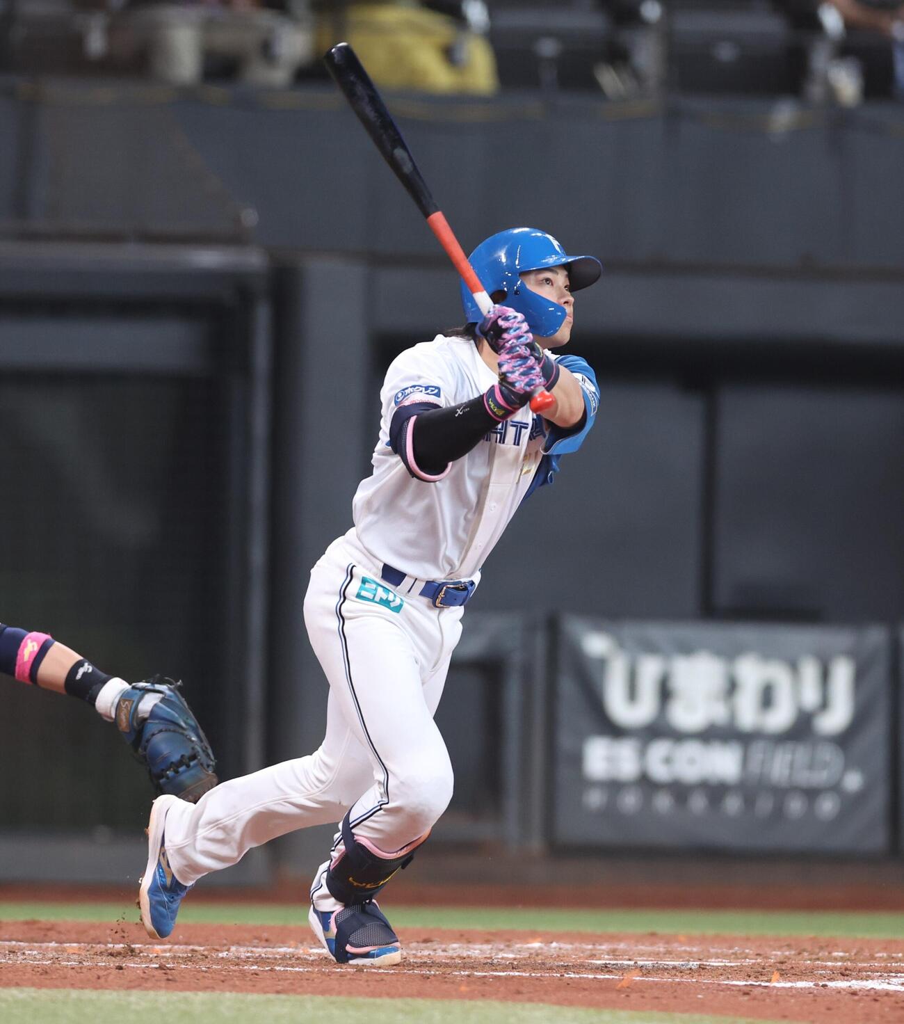 日本ハム対オリックス　4回裏日本ハム無死二塁、2点本塁打を放つ田宮裕涼（撮影・黒川智章）