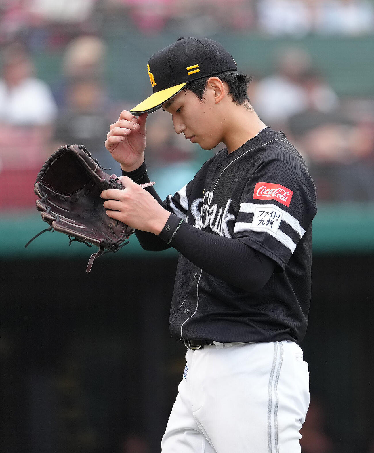 楽天対ソフトバンク　5回途中、降板するソフトバンク前田悠伍（撮影・足立雅史）