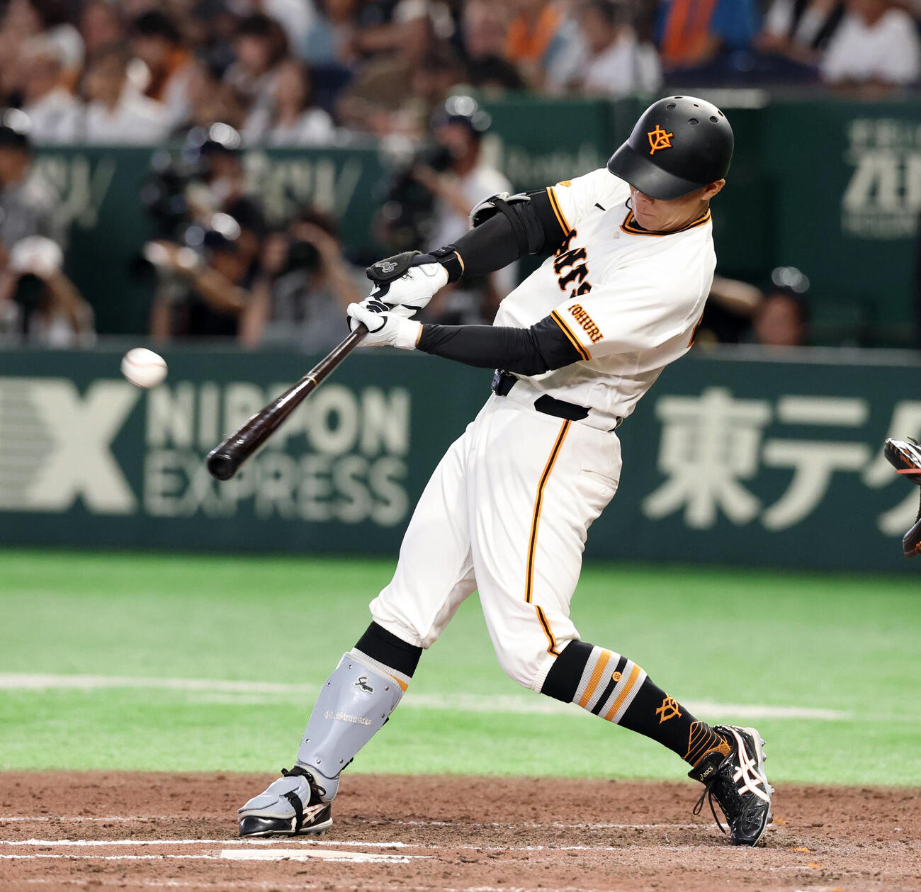 巨人対中日　6回裏巨人無死一塁、佐々木俊輔は2点本塁打を放つ（撮影・浅見桂子）
