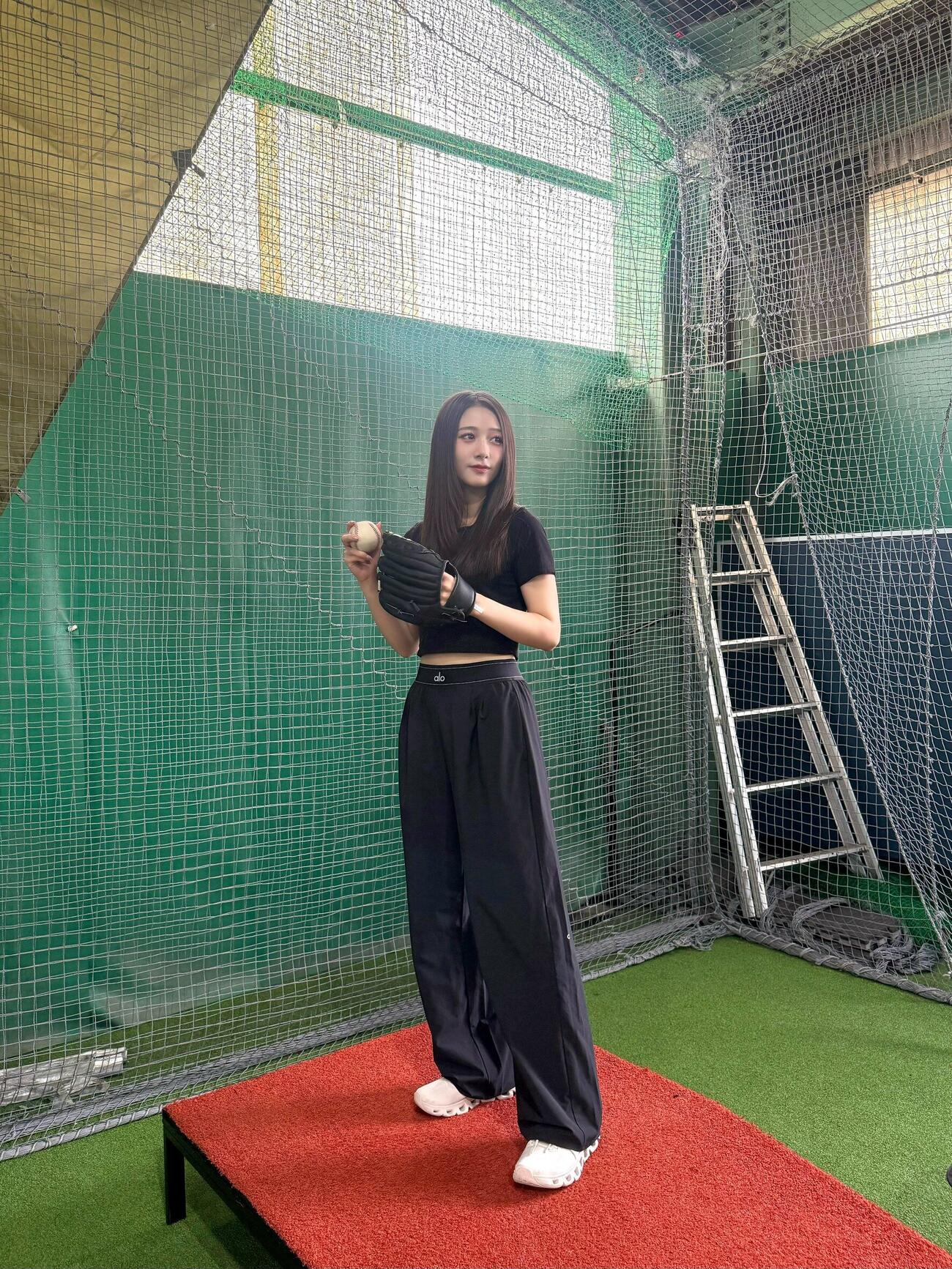 ファーストピッチに向けて練習する谷本安美