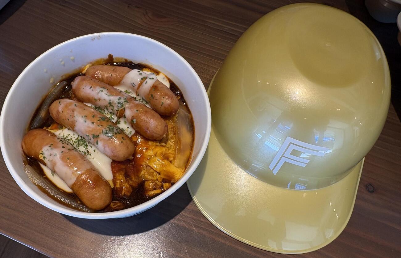 ふわふわ玉子のオムライスシャウエッセン®4本入り＆#13;
