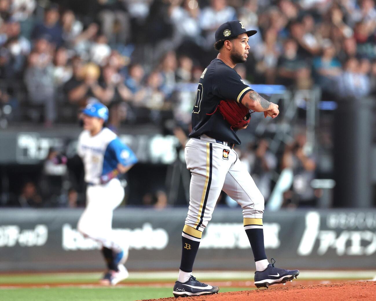 日本ハム対オリックス　4回裏日本ハム無死二塁、田宮裕涼に2点本塁打を浴びるエスピノーザ（撮影・黒川智章）