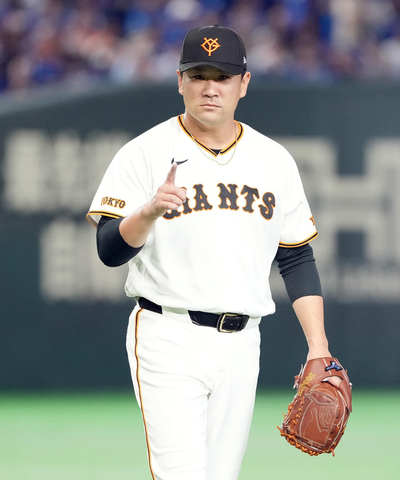 巨人対中日　4回表、ランナーを背負いながらも無失点に抑えた巨人の先発田中将大（撮影・たえ見朱実）