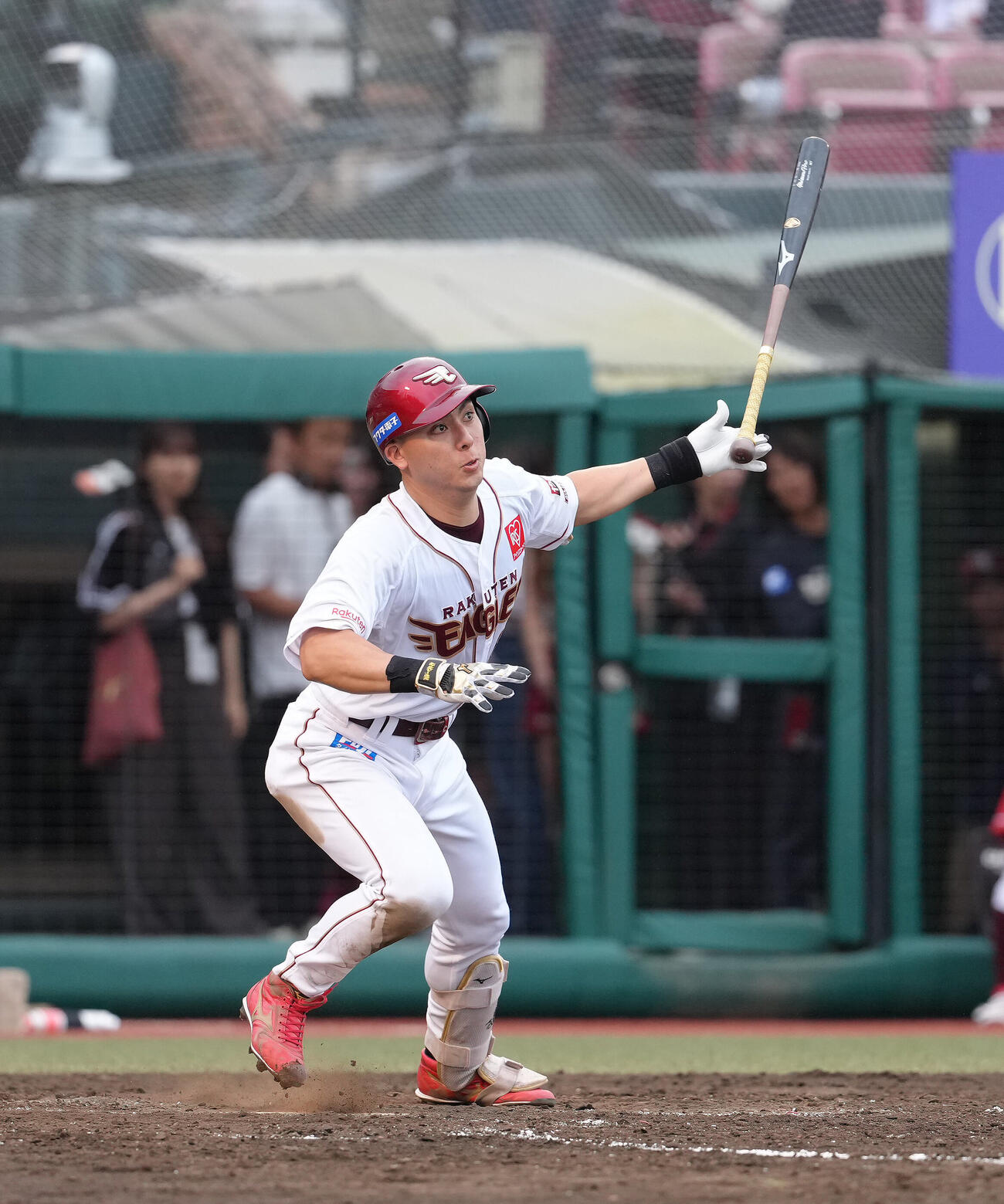 楽天対ソフトバンク　5回裏楽天1死満塁、村林一輝は右前適時打を放つ（撮影・足立雅史）