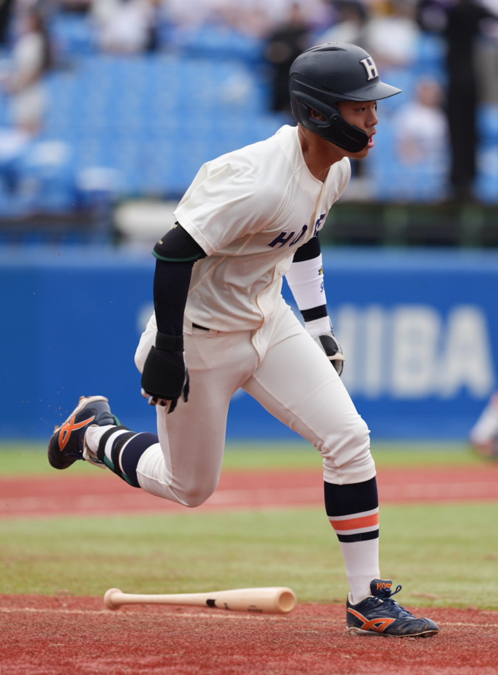 立大対法大　2回裏法大1死満塁、境亮陽は2点右適時二塁打を放つ（撮影・小沢裕）
