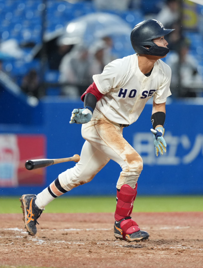立大対法大　8回裏法大1死満塁、熊谷陸は右越えに満塁本塁打を放つ（撮影・小沢裕）