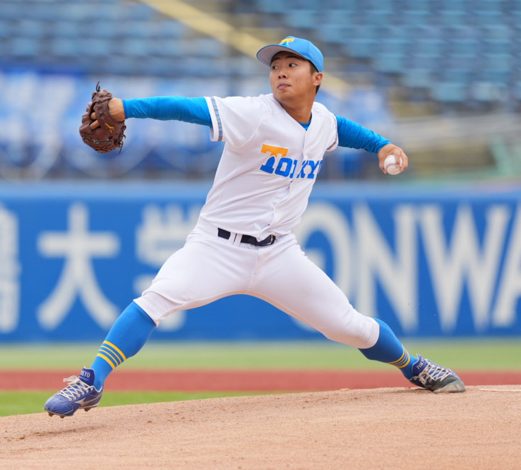 明大対東大　東大先発の松本慎之介（撮影・小沢裕）