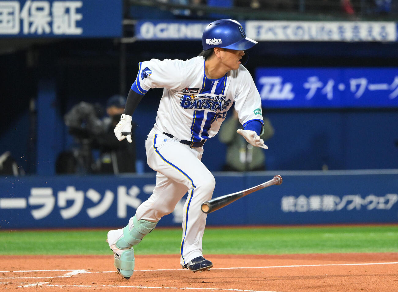 DeNA対ヤクルト　2回裏DeNA2死一、二塁、古市尊は先制適時打を放つ（撮影・滝沢徹郎）