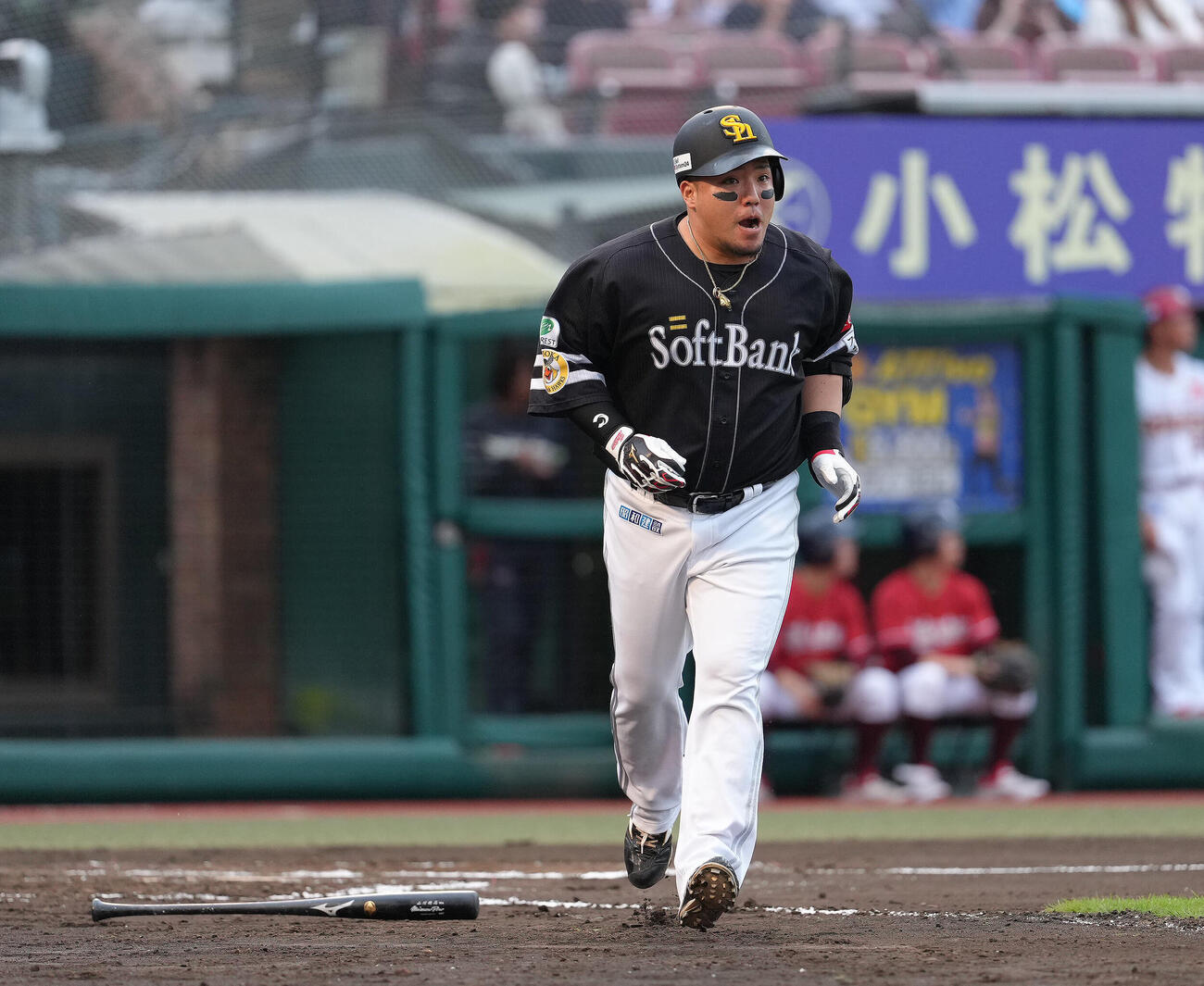 楽天対ソフトバンク　7回表ソフトバンク無死、山川穂高は左越え本塁打を放つ（撮影・足立雅史）