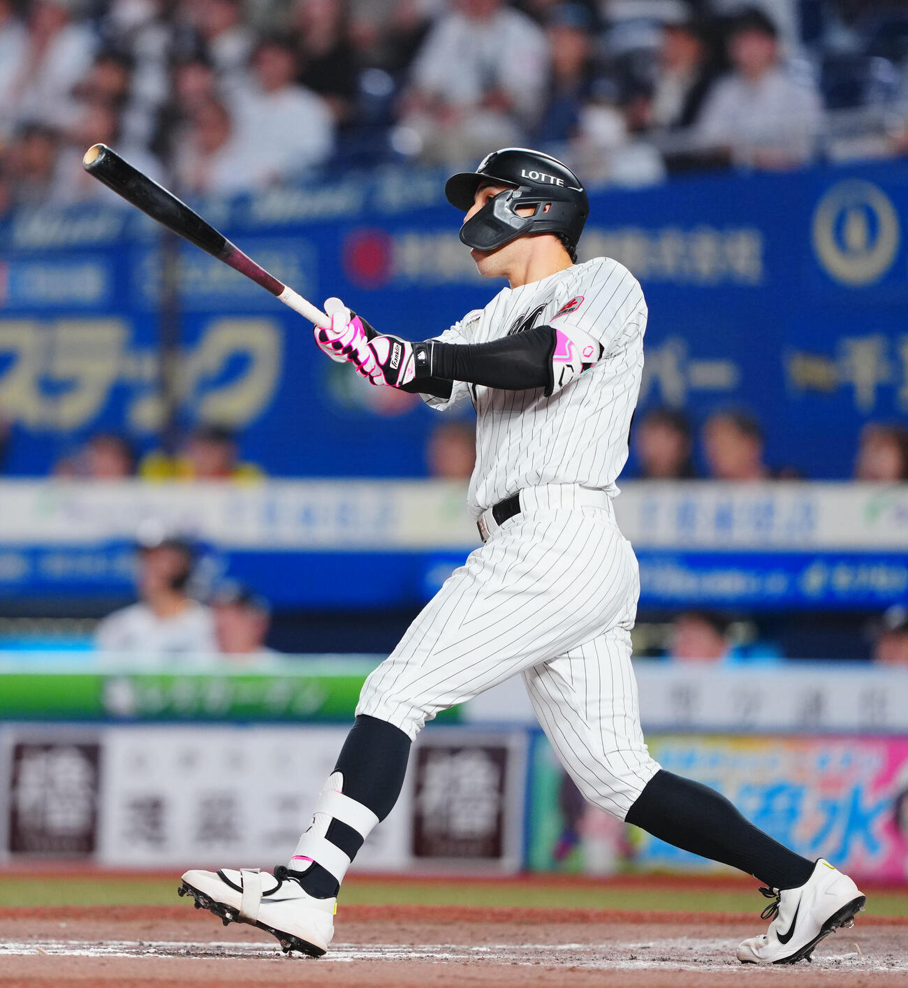ロッテ対西武　7回裏ロッテ1死一塁、2点本塁打を放つネフタリ・ソト（撮影・垰建太）