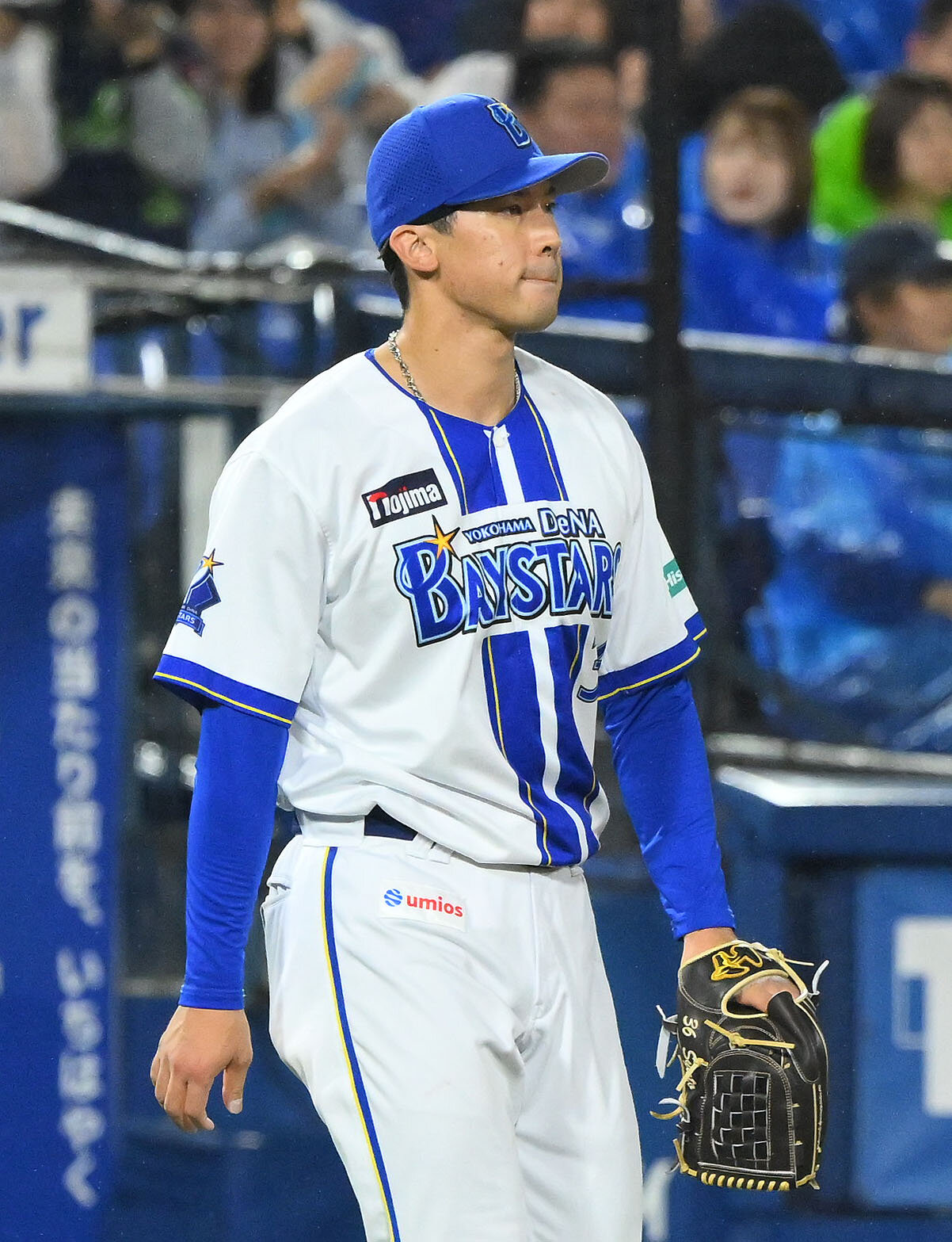 DeNA対ヤクルト　5回表ヤクルト1死一、二塁、岩田幸宏に適時二塁打を許した尾形崇斗（撮影・滝沢徹郎）