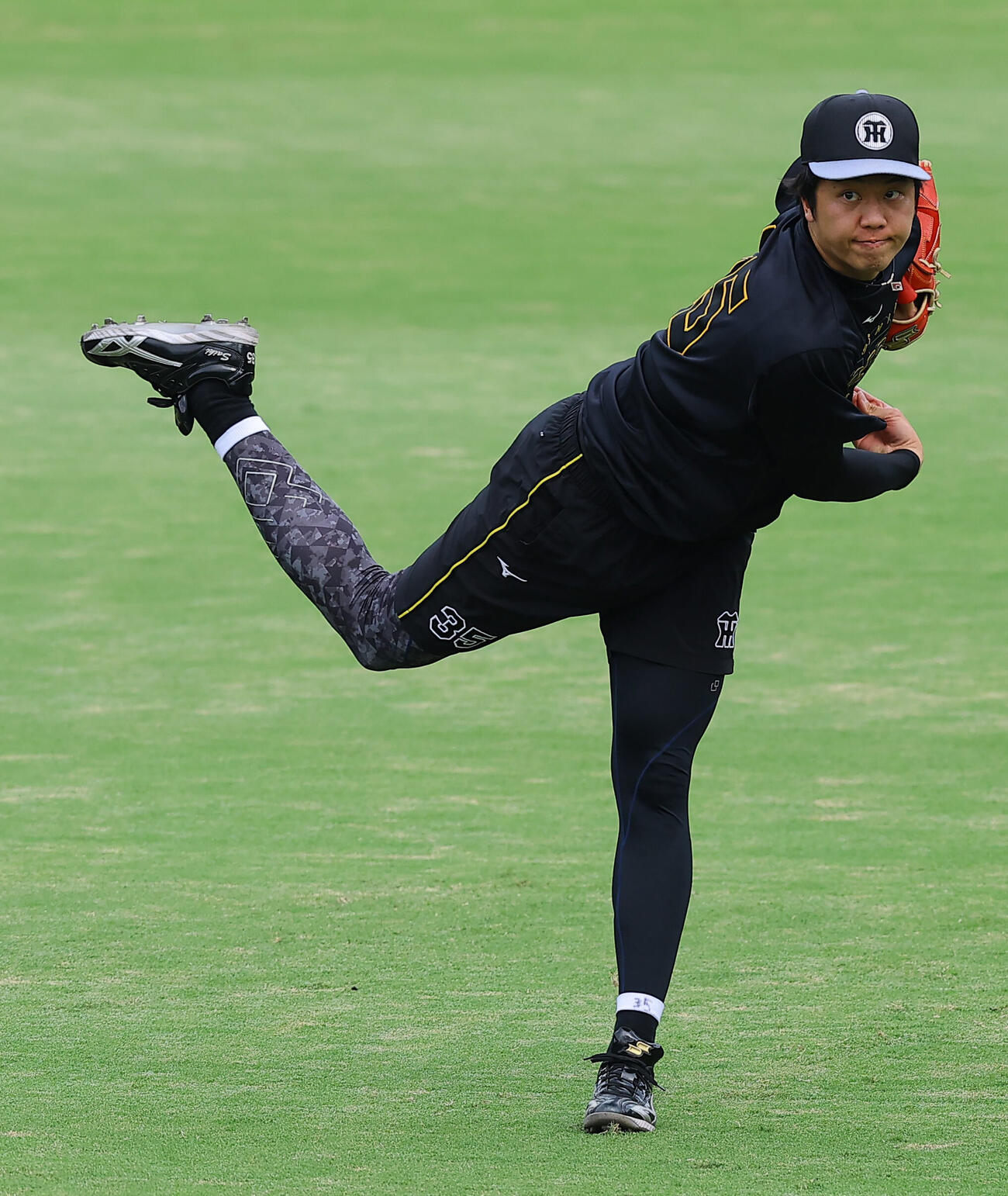 阪神対広島　キャッチボールをする才木浩人（撮影・上田博志）