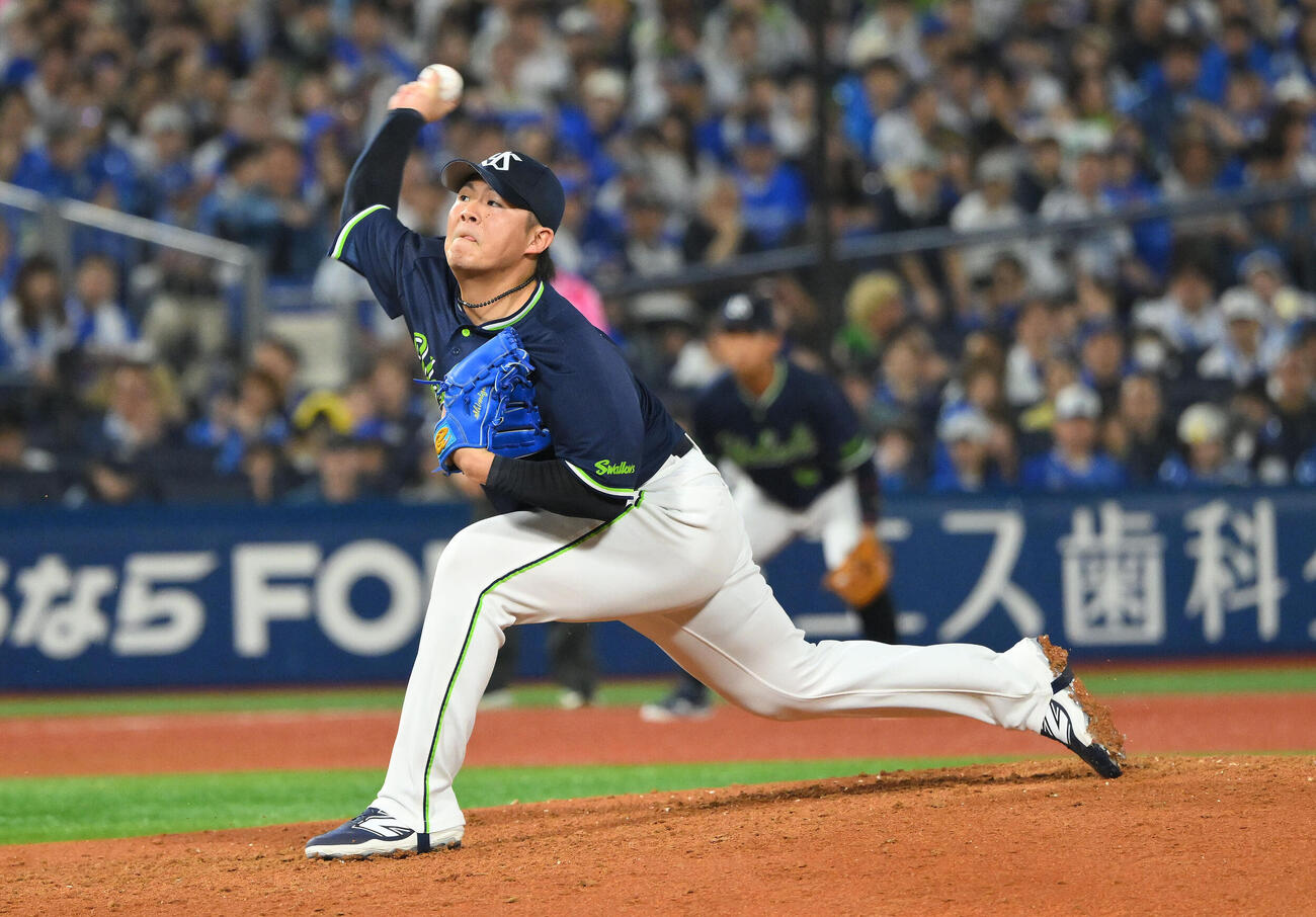 DeNA対ヤクルト　ヤクルト3番手の清水昇（撮影・滝沢徹郎）