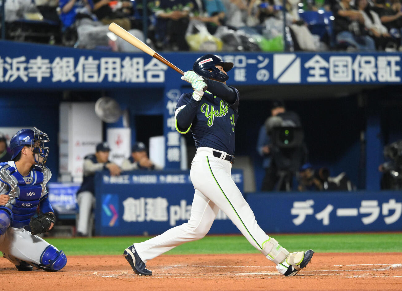 DeNA対ヤクルト　4回表ヤクルト無死一塁、田中陽翔は左前打を放つ（撮影・滝沢徹郎）