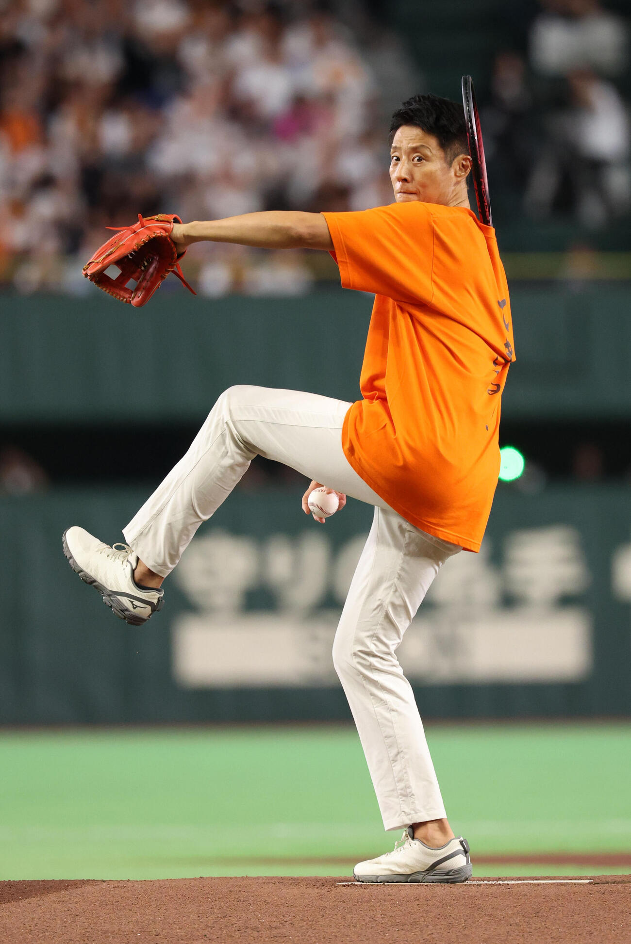セレモニアルピッチに登場した松岡修造（撮影・浅見桂子）