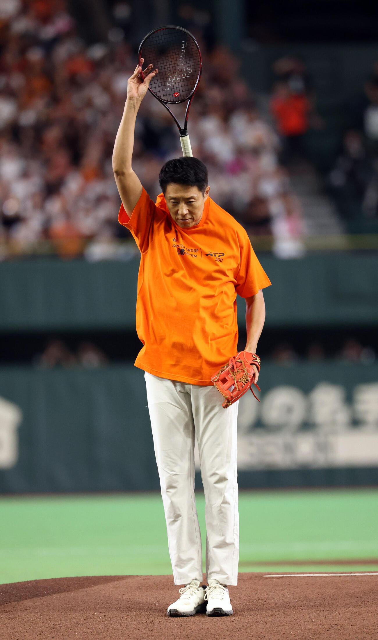 セレモニアルピッチに登場した松岡修造氏（撮影・浅見桂子）