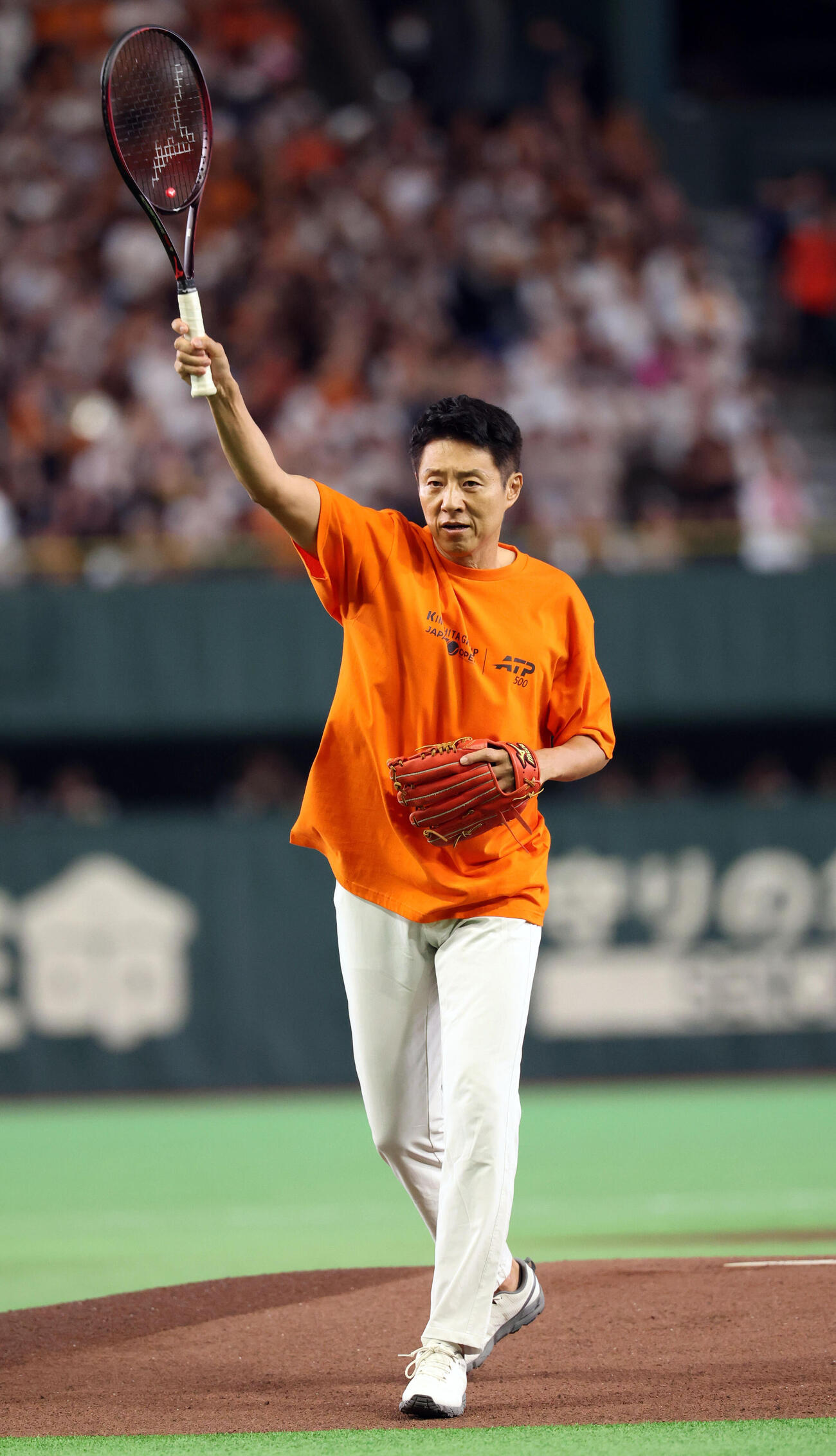 セレモニアルピッチに登場した松岡修造氏（撮影・浅見桂子）
