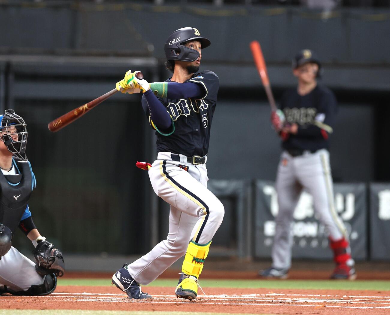 日本ハム対オリックス　1回表オリックス2死一、二塁、3点本塁打を放つ宗佑磨（撮影・黒川智章）