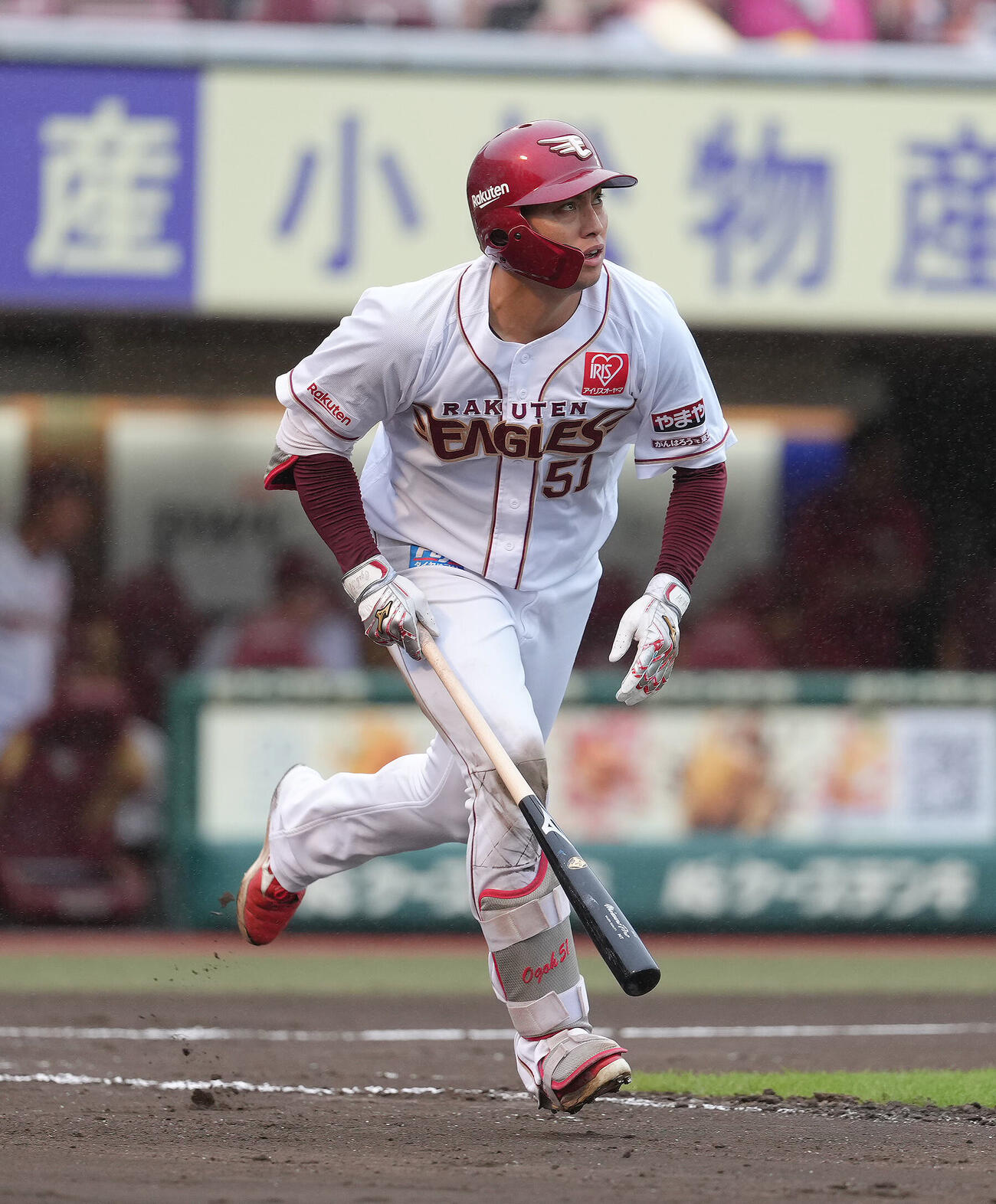 楽天対ソフトバンク　6回裏楽天1死、小郷裕哉は右越え本塁打を放つ（撮影・足立雅史）
