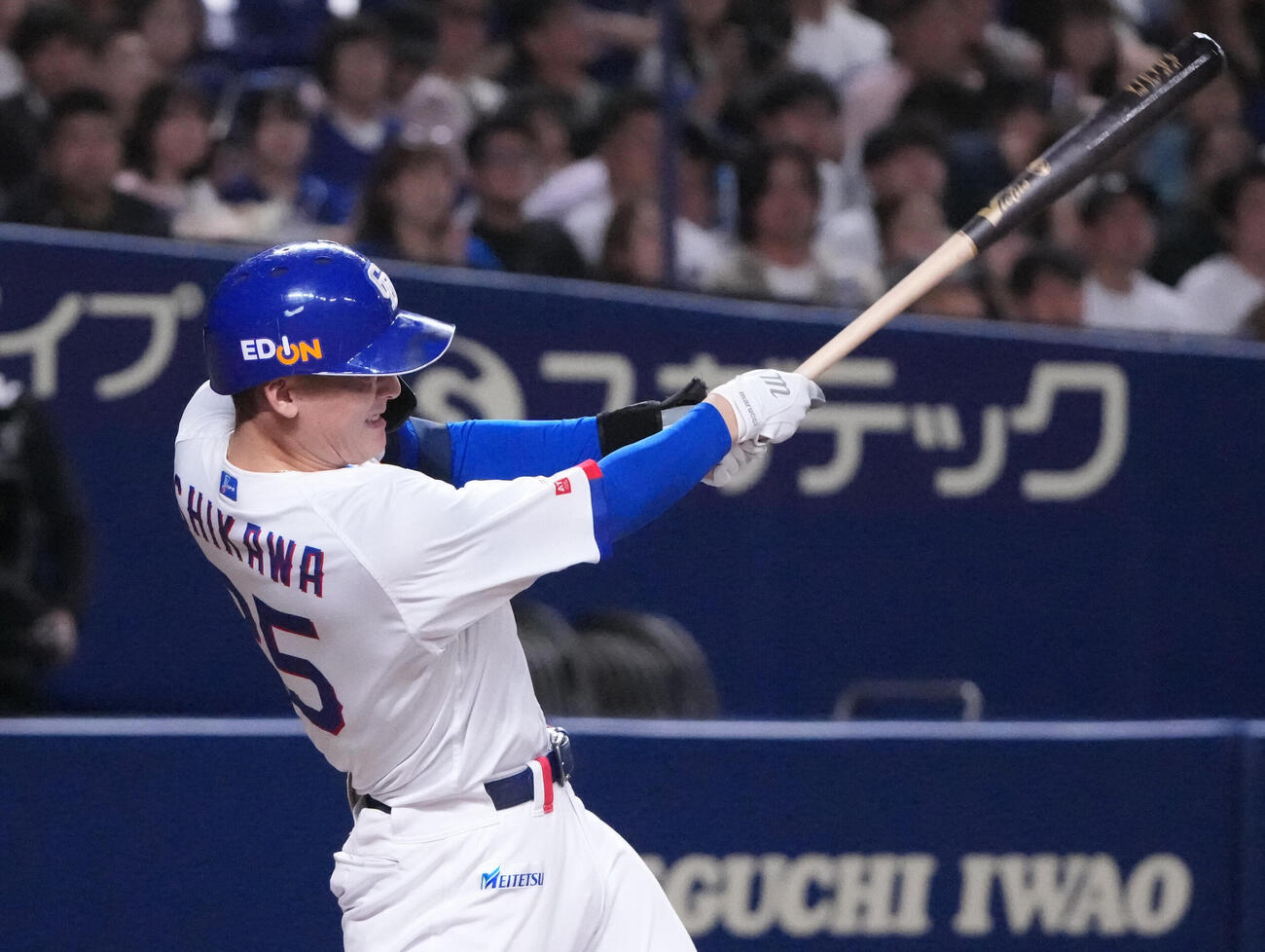 中日対広島　2回裏中日無死、本塁打を放つ石川昂弥（撮影・森本幸一）