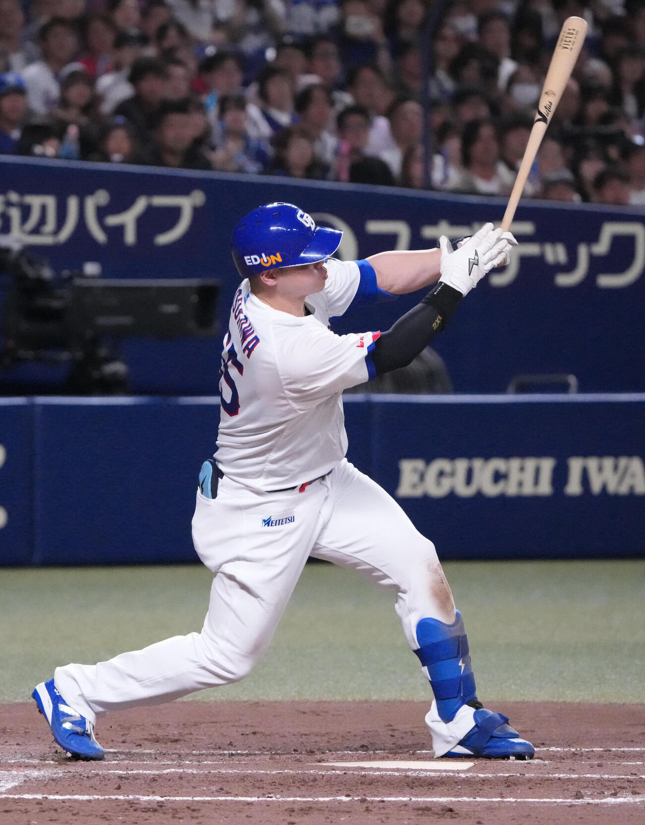 中日対広島　3回裏中日1死一、二塁、3点本塁打を放つ細川成也（撮影・森本幸一）