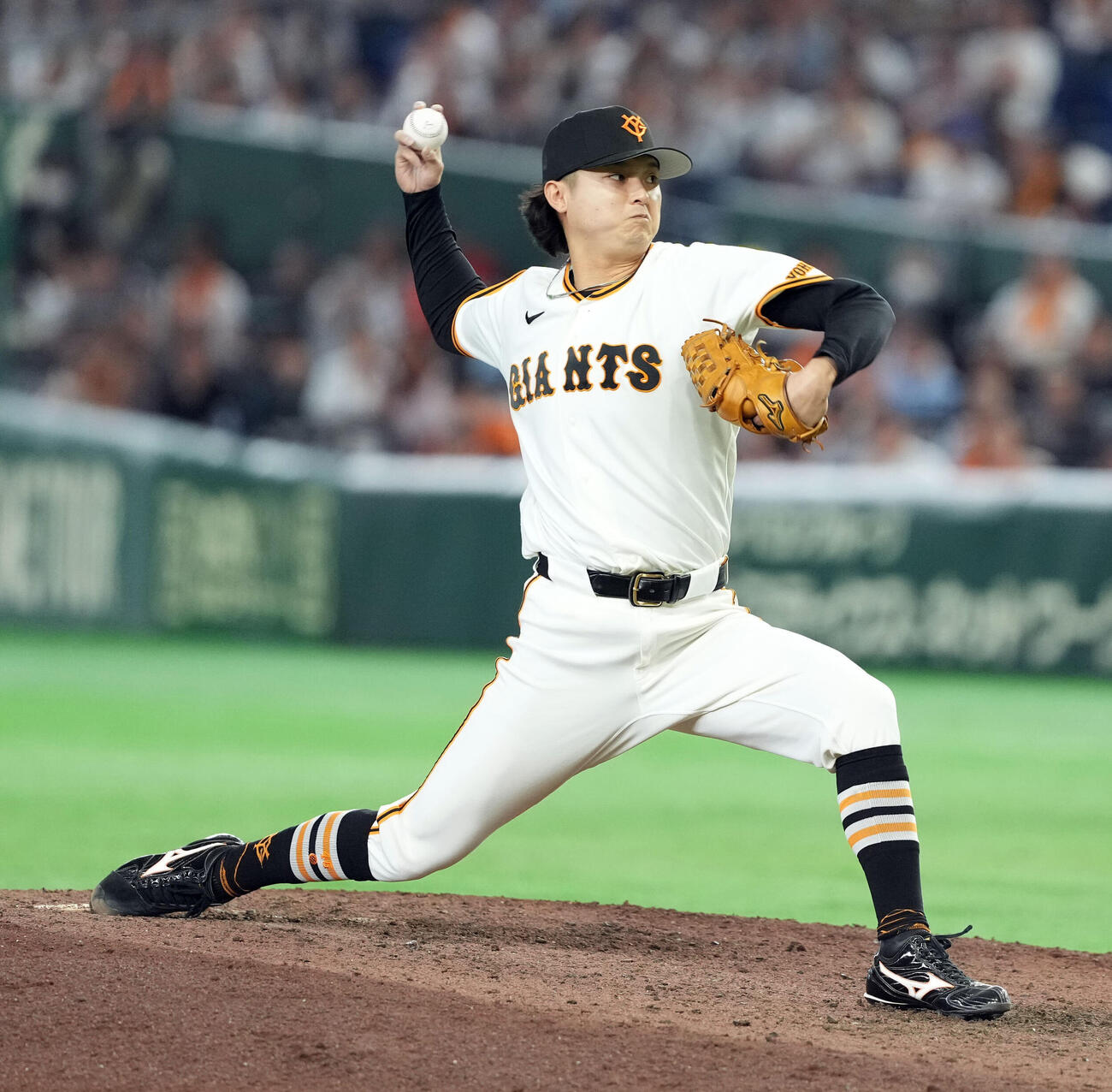 巨人対ヤクルト　8回からマウンドに上がった巨人田中瑛斗（撮影・たえ見朱実）